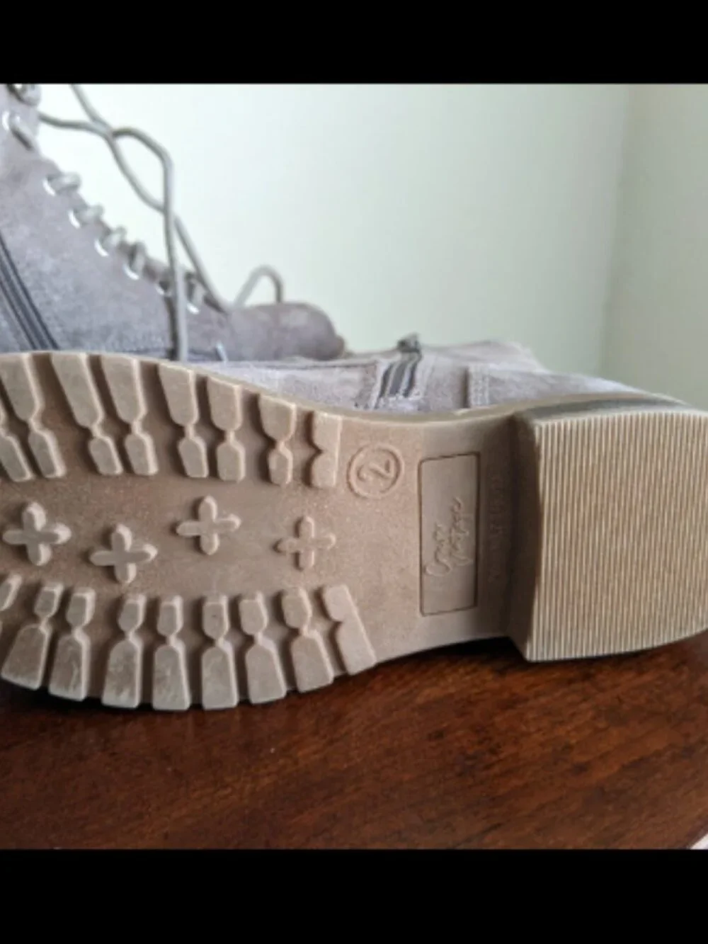 Crown Vintage Girls Taupe Boots - Size 2 - EUC